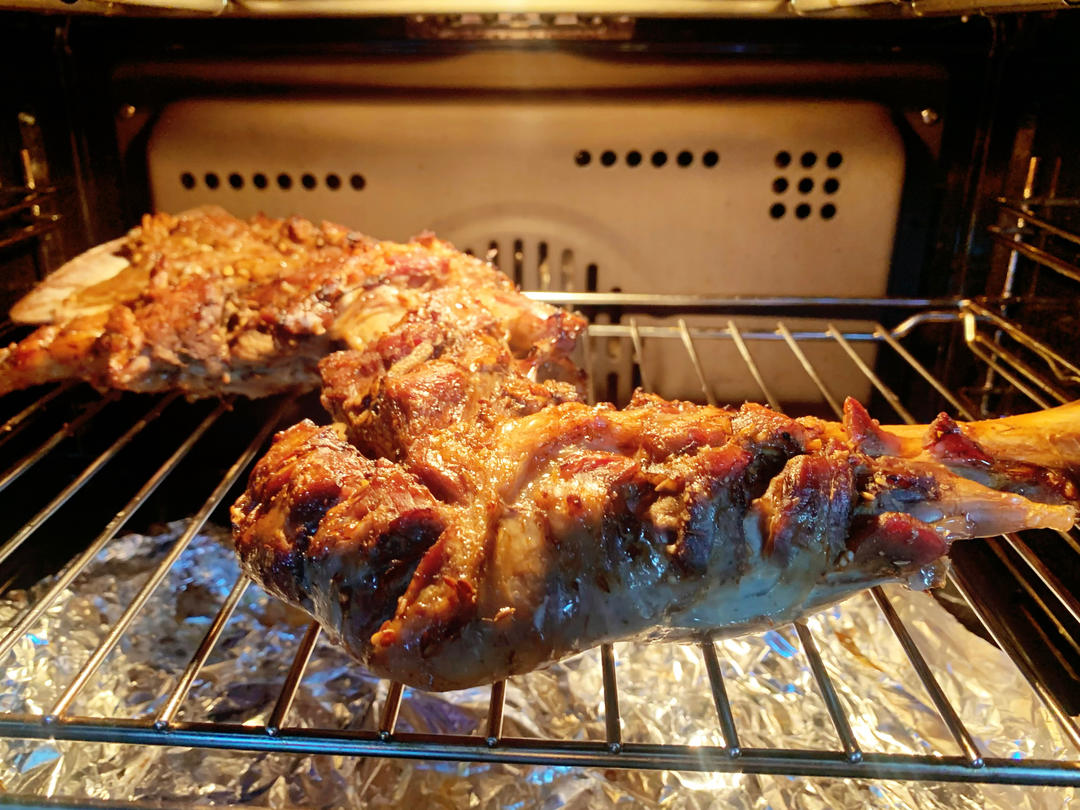 【蒙古族】秘制烤羊腿