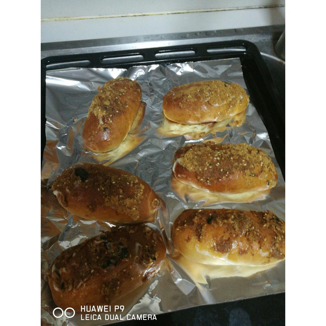 里松外松肉松面包