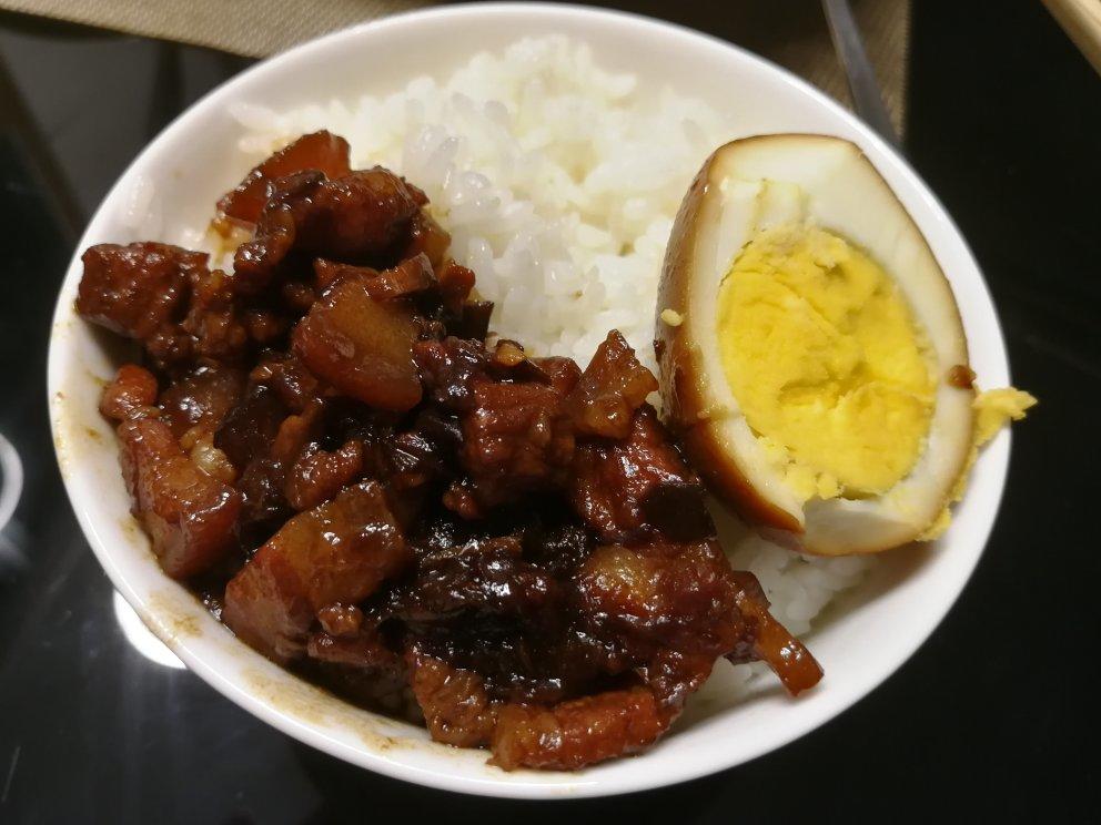 洋葱酥卤肉饭