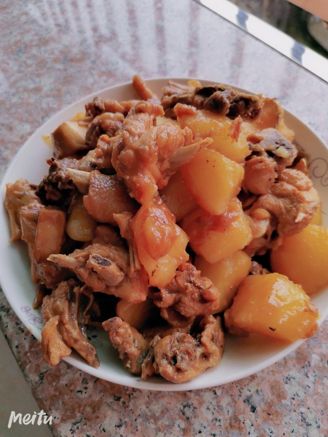 土豆炖鸡肉
