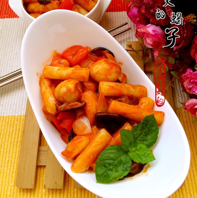 秋天的蝎子做过辣炒年糕甜辣过瘾,喜欢的可以试试哦～～配菜可以依