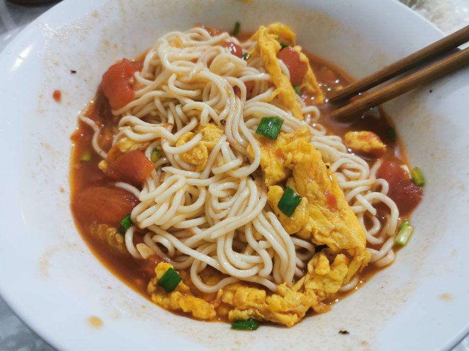 宇宙无敌好吃的西红柿鸡蛋面 三口之家的快手一餐