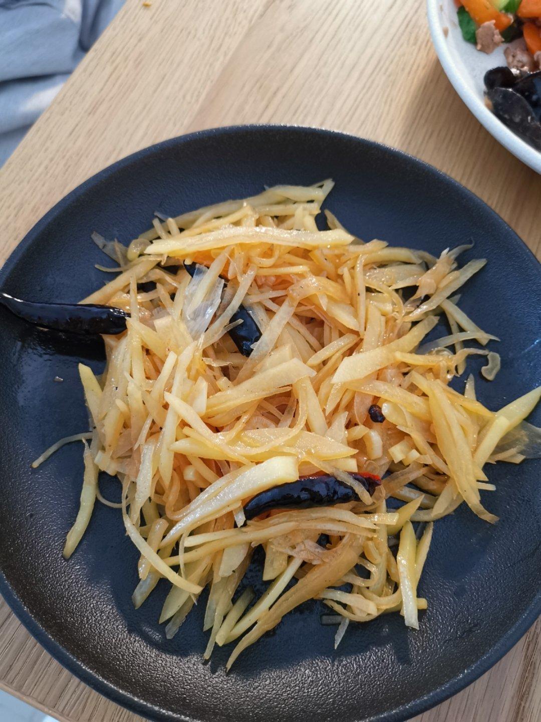 在家也能做出馆子味儿的醋溜/炝炒/酸辣土豆丝（就是那道看似简单，实则步步玄机的土豆丝）