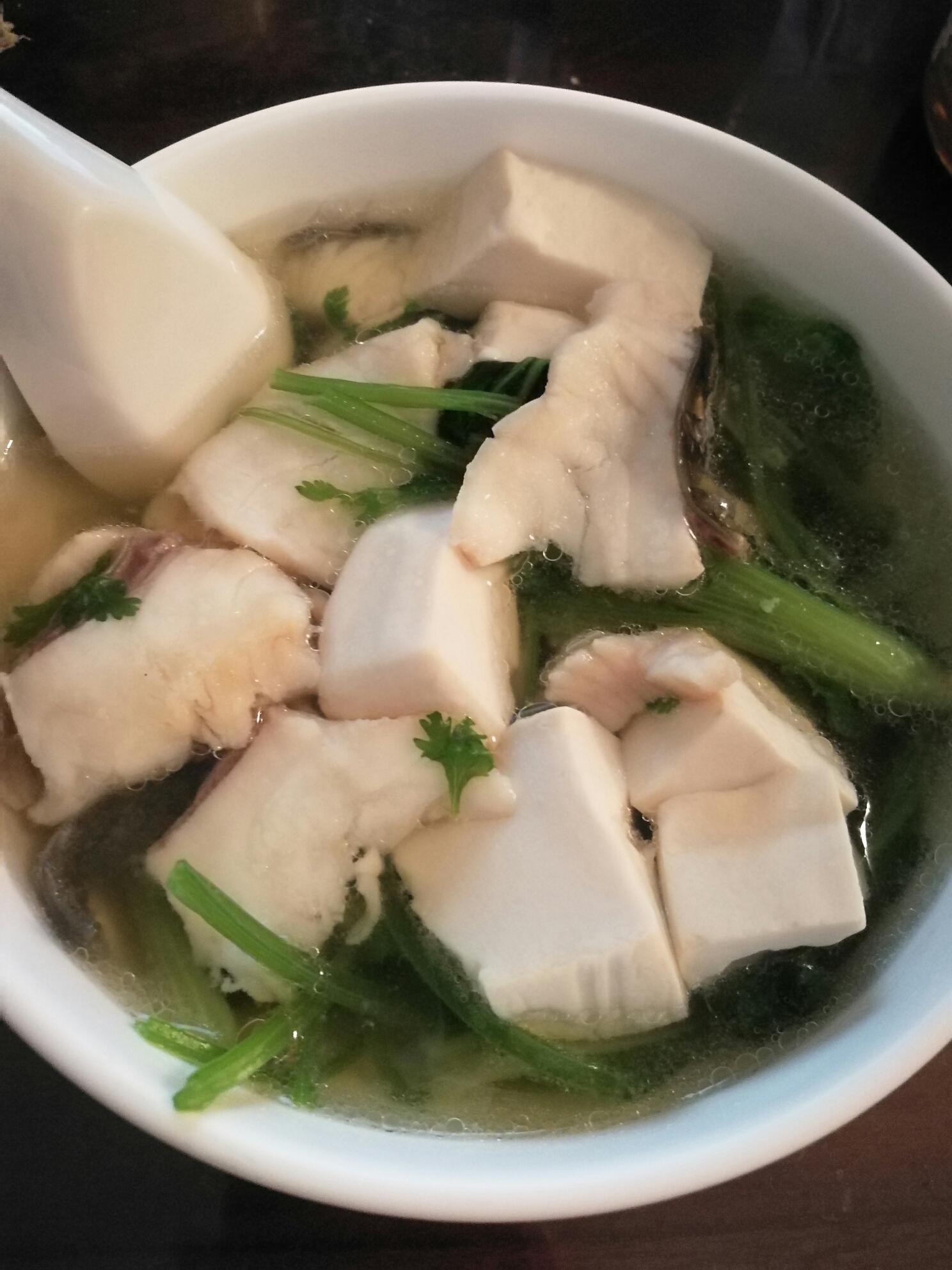 芫荽豆腐鱼片汤