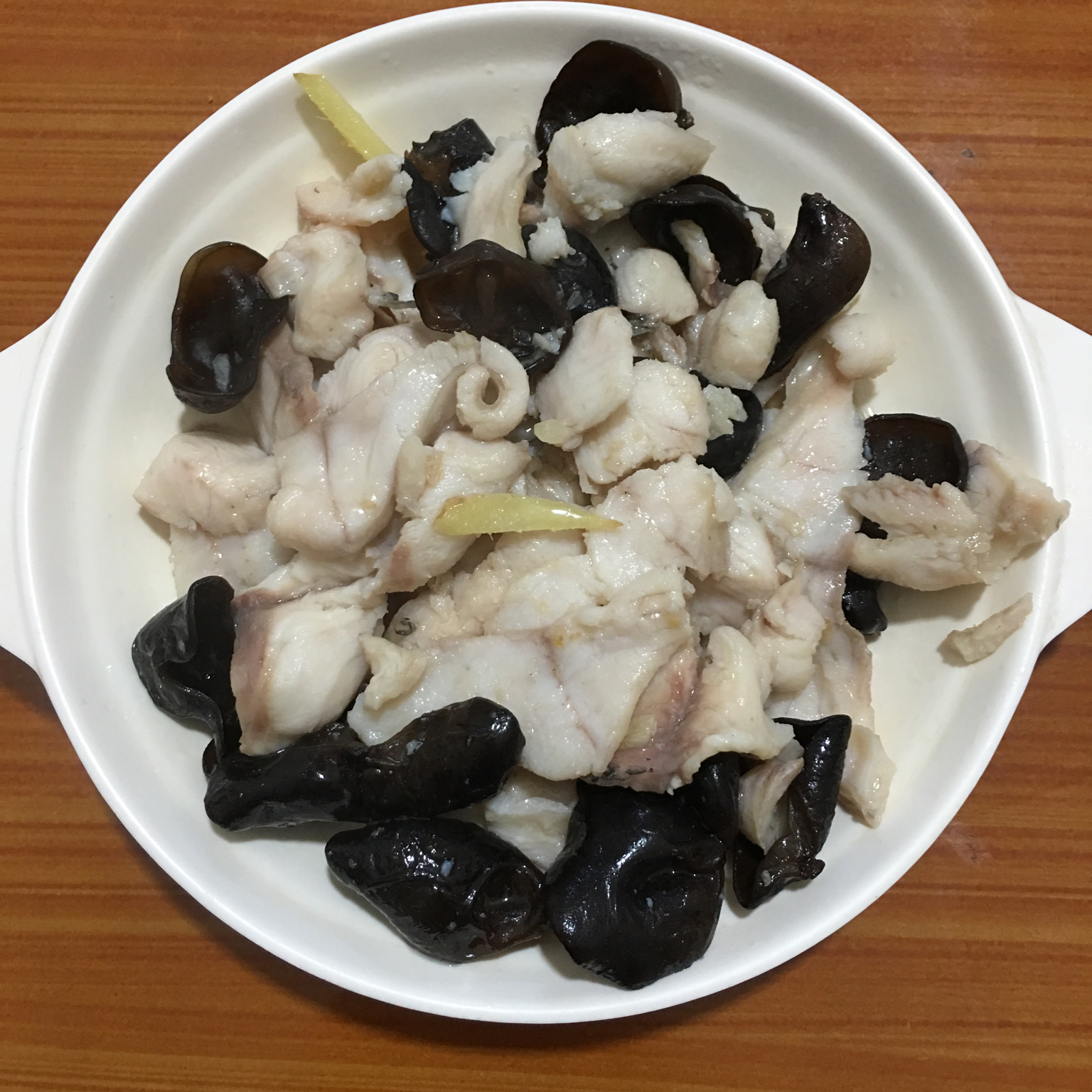 汀姐做的木耳鱼片