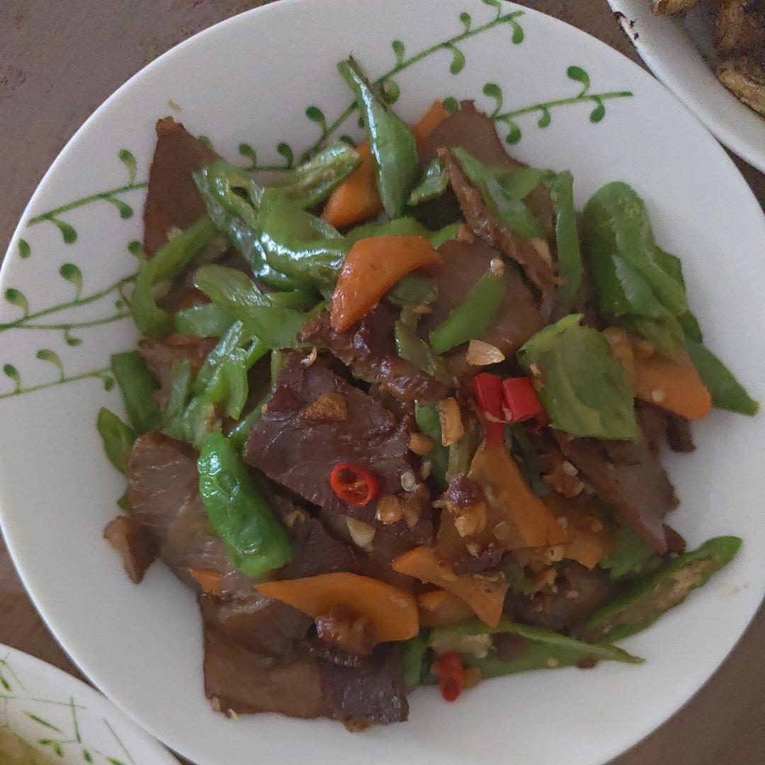 青椒小炒卤牛肉