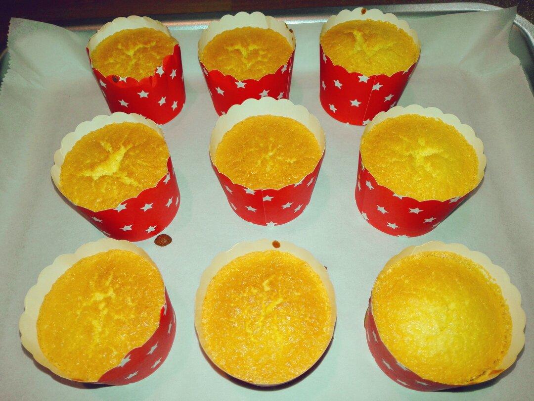 软绵绵戚风纸杯蛋糕