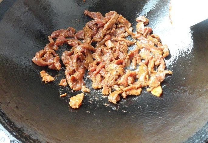 青椒小炒牛肉的做法 步骤7