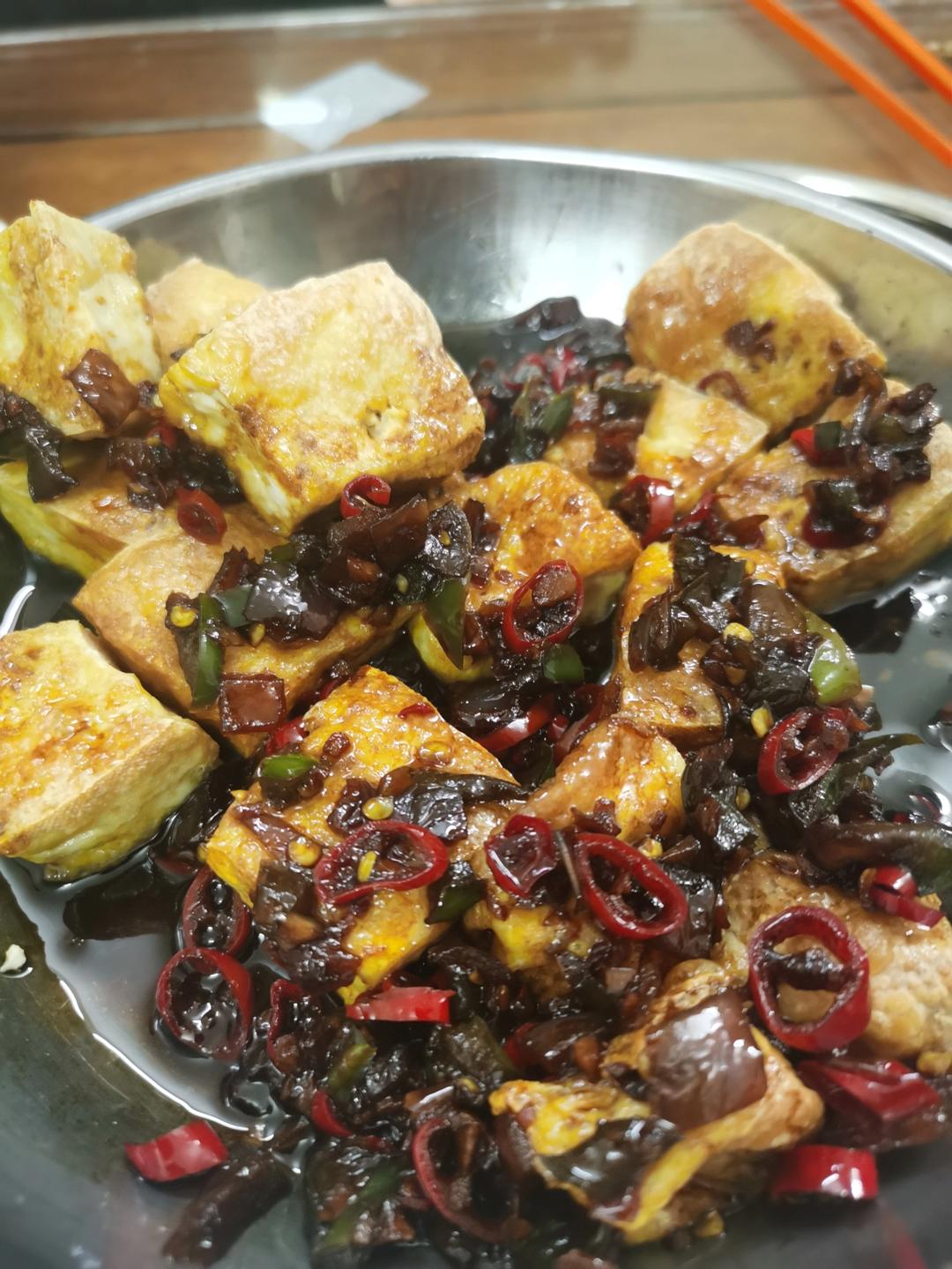 小吃｜街边酥炸豆腐附酱汁（空气炸锅版）