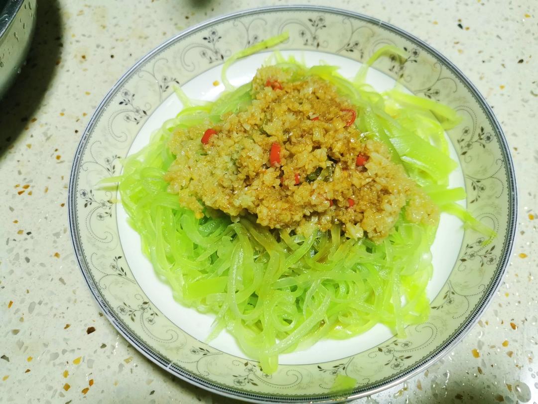 10分钟搞定的快手凉拌菜，清脆爽口的凉拌莴笋丝