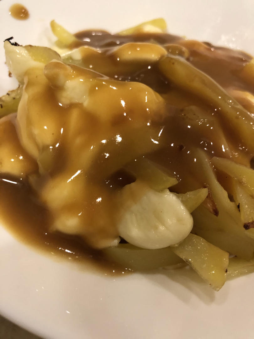芝士烤薯条 poutine～