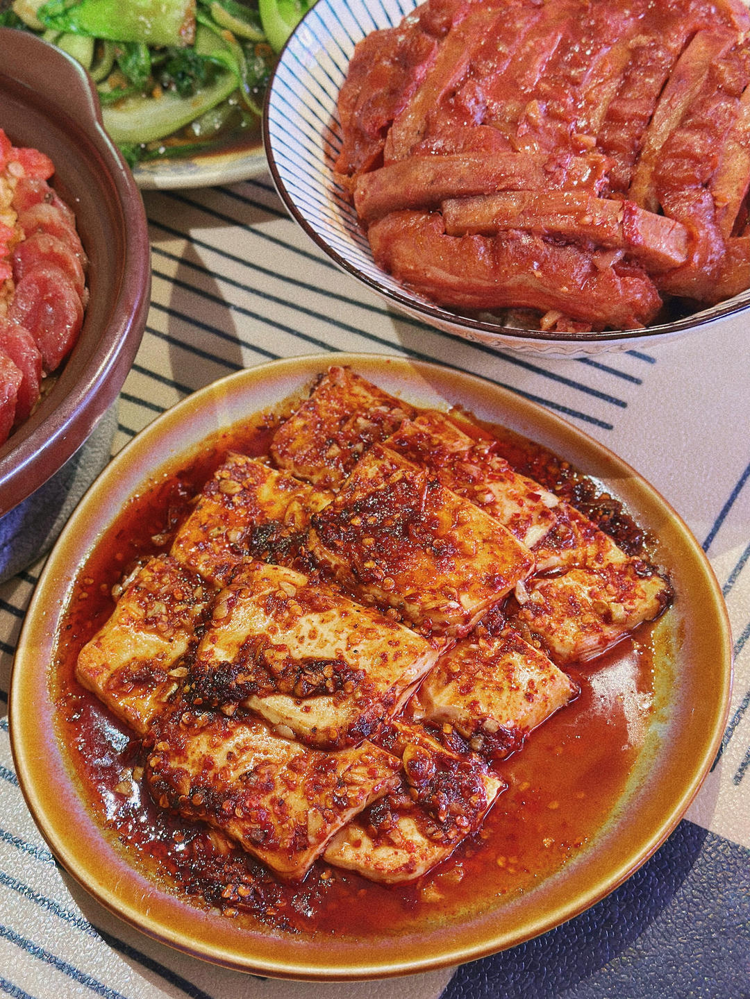 夜市路边摊的香煎豆腐~在家也能轻松做出来.香辣开胃.干净卫生