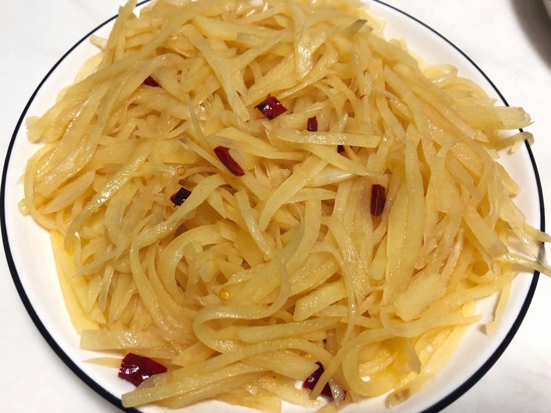 厨师长教你：“炝炒土豆丝”的家常做法，口感爽脆