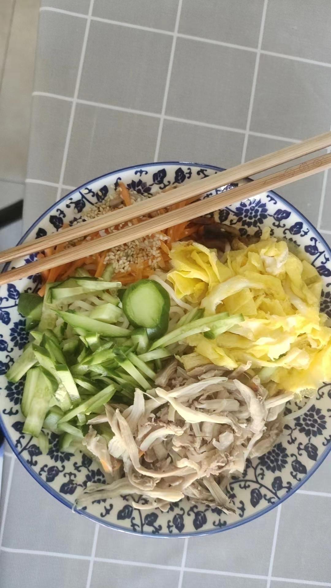 鸡丝凉面(快手菜)