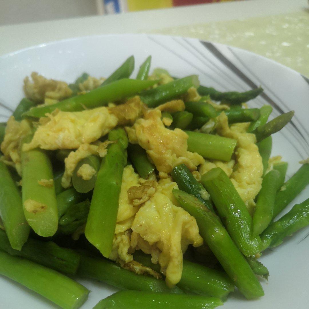 健康低卡家常菜—芦笋炒蛋