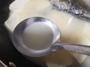 奶白豆腐鲫鱼汤的做法 步骤5