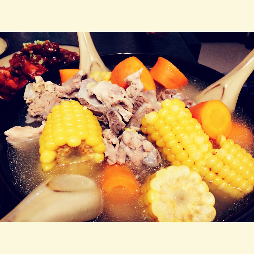 排骨玉米胡萝卜汤