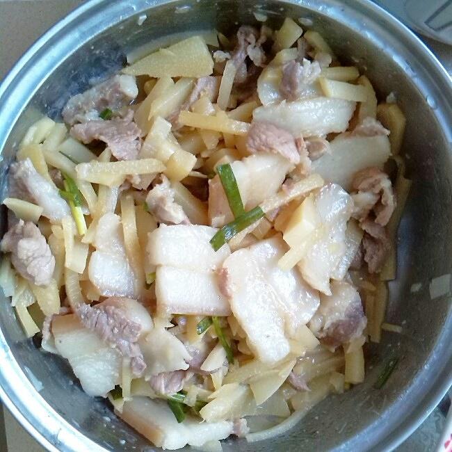 酸笋炖白肉的做法