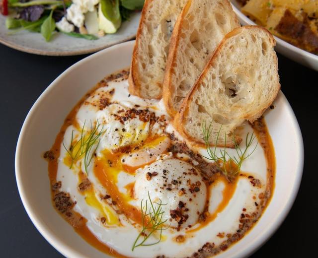 土耳其水波蛋 土耳其荷包蛋
Turkish poached eggs的做法