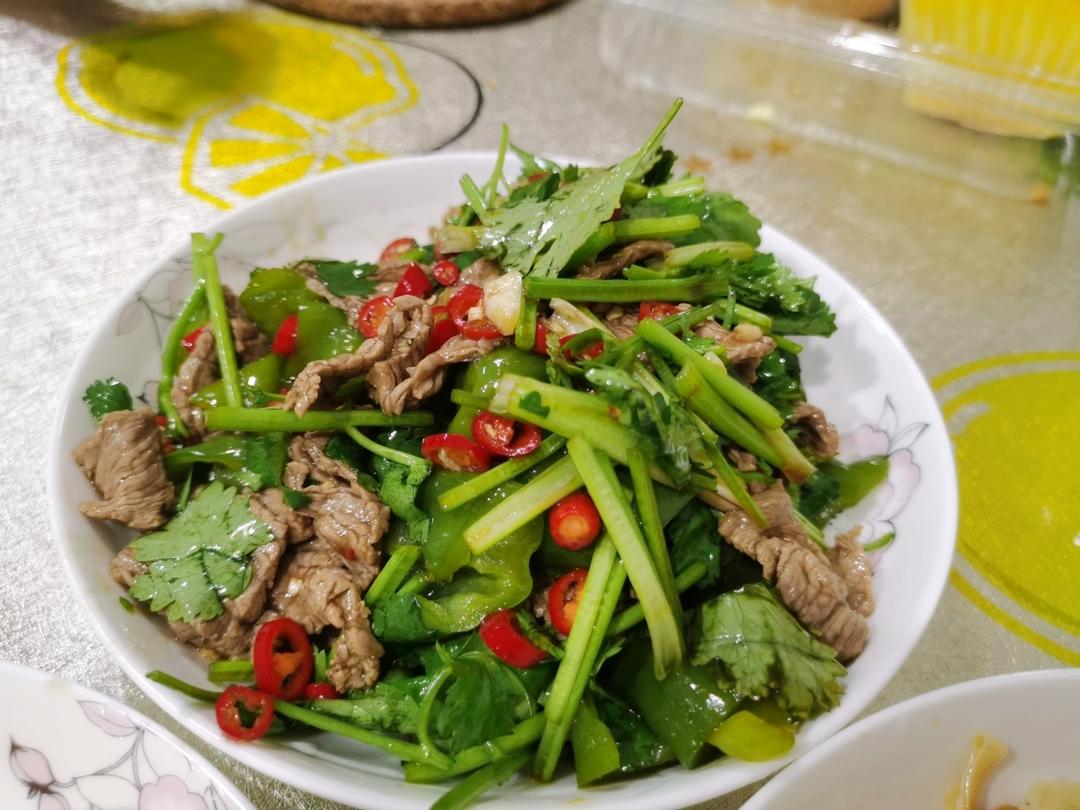 无油低卡的香菜牛肉，夏天减肥就要吃凉拌牛肉