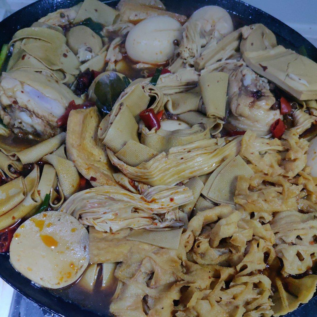 秘制麻辣卤豆皮