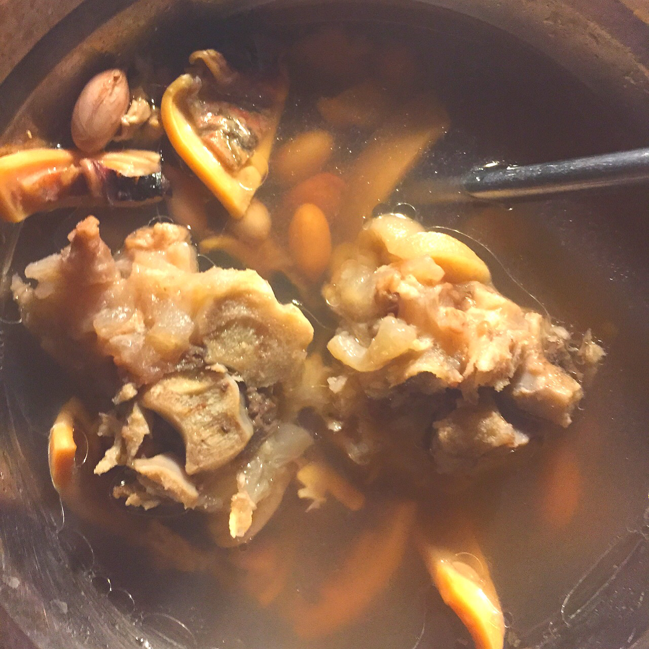 花生墨鱼煲猪脚