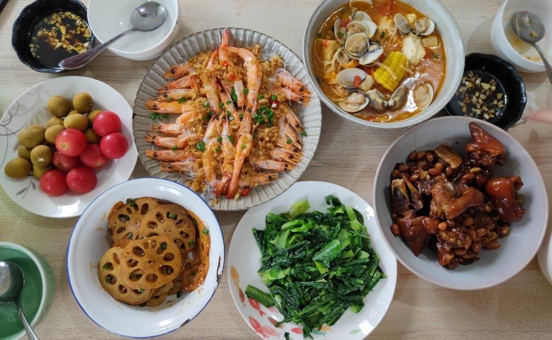 【蒜蓉粉丝蒸虾】