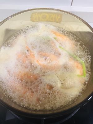 水煮草虾的做法 步骤3