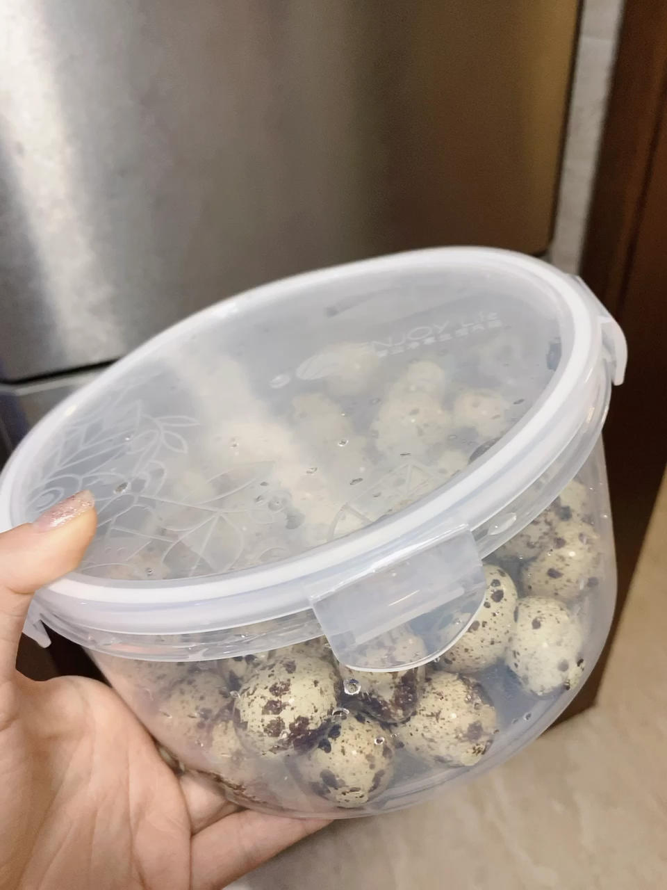 鹌鹑蛋剥壳