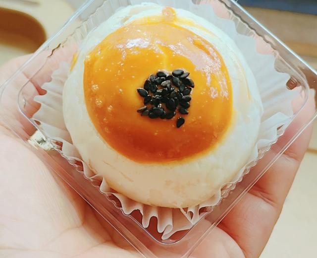 酥到掉渣的蛋黄酥的做法