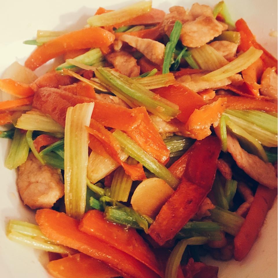 胡萝卜炒肉片