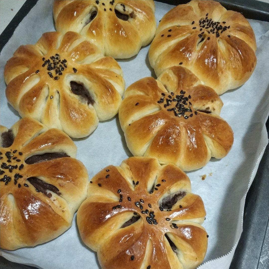 花朵豆沙面包