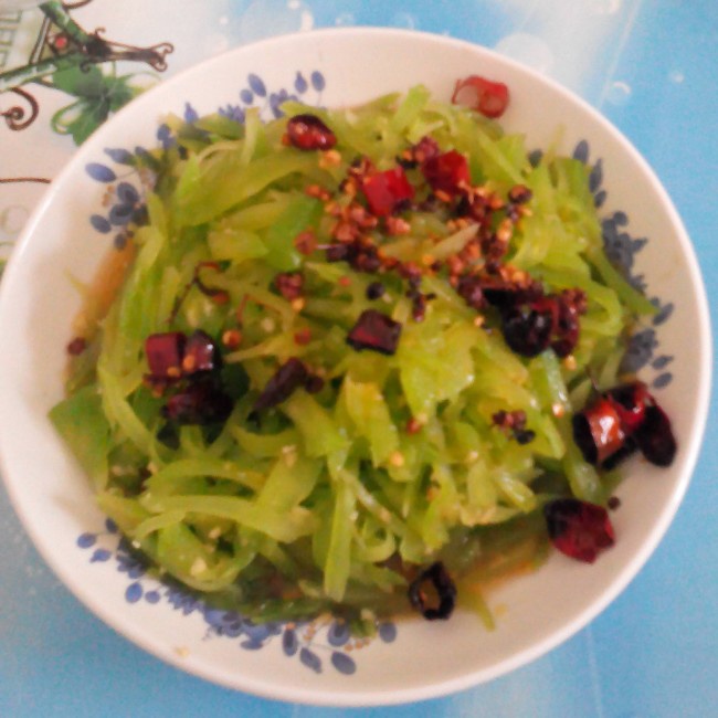 椒油凉拌莴笋丝