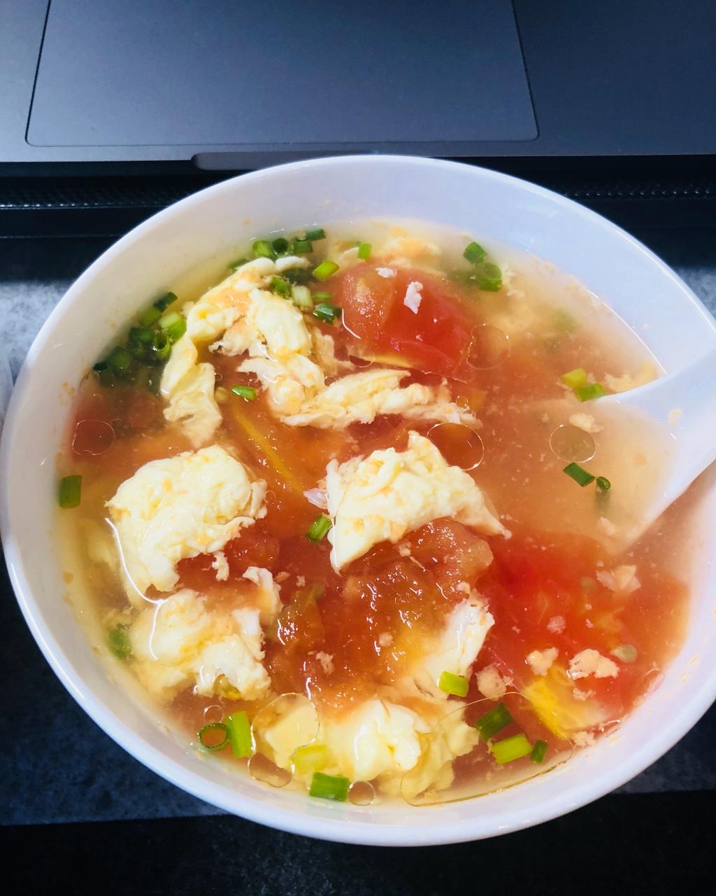 家常菜 西红柿鸡蛋汤 一只精分的龅牙兔做的西红柿鸡蛋汤