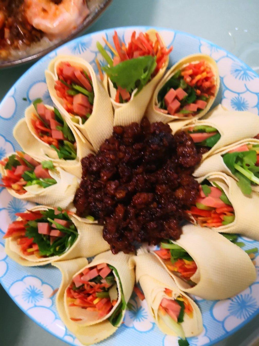 年夜饭&高颜值的【京酱肉丝千张蔬菜卷】