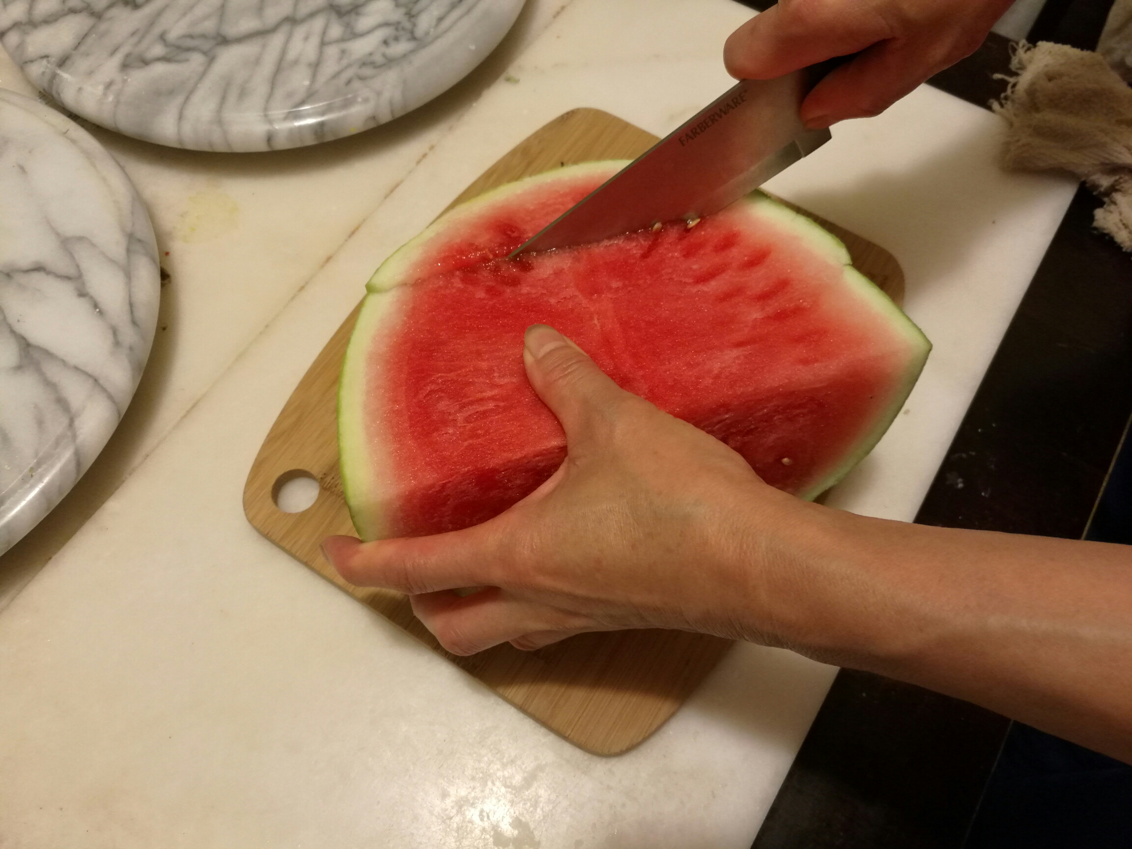 树形西瓜的快速切法的做法 步骤2