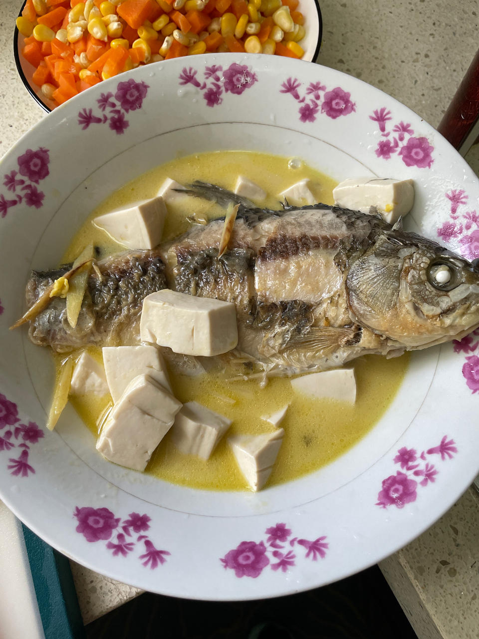 鲫鱼豆腐汤