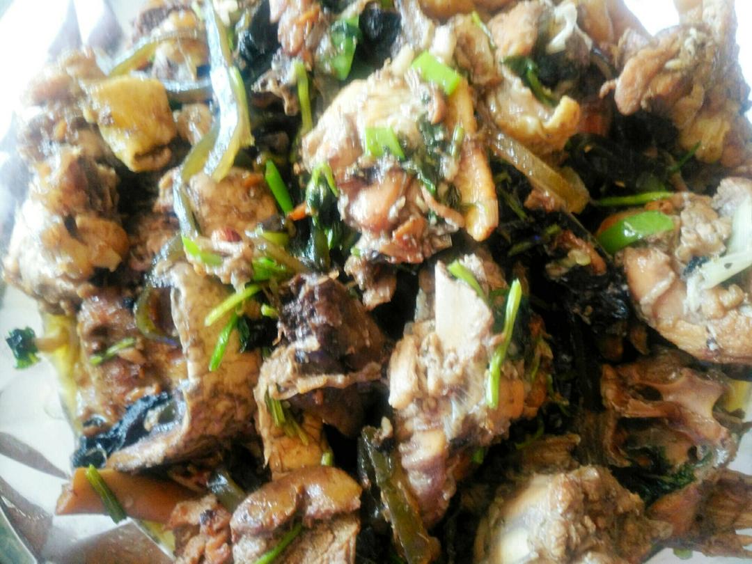 野蘑菇炖鸡