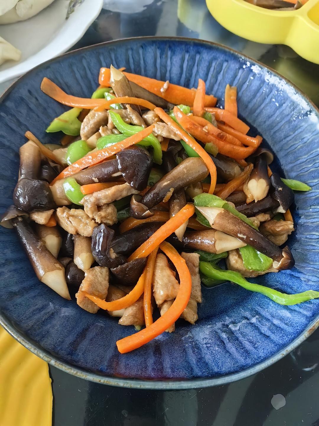 鸡枞菌炒肉丝（饭店厨师推荐的做法~）