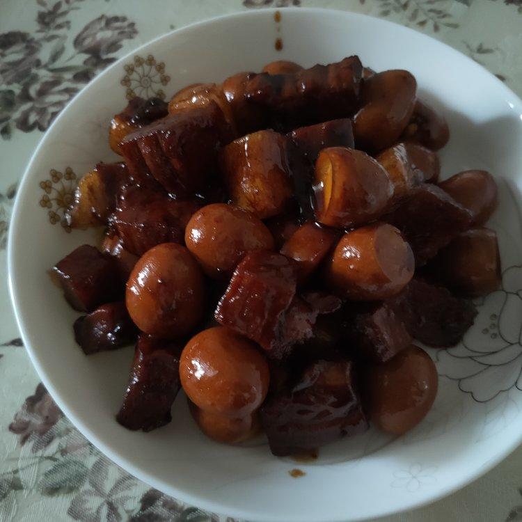 加了鹌鹑蛋后，这盘红烧肉，美味的逆天啦——鹌鹑蛋烧肉（孔瑶食谱）