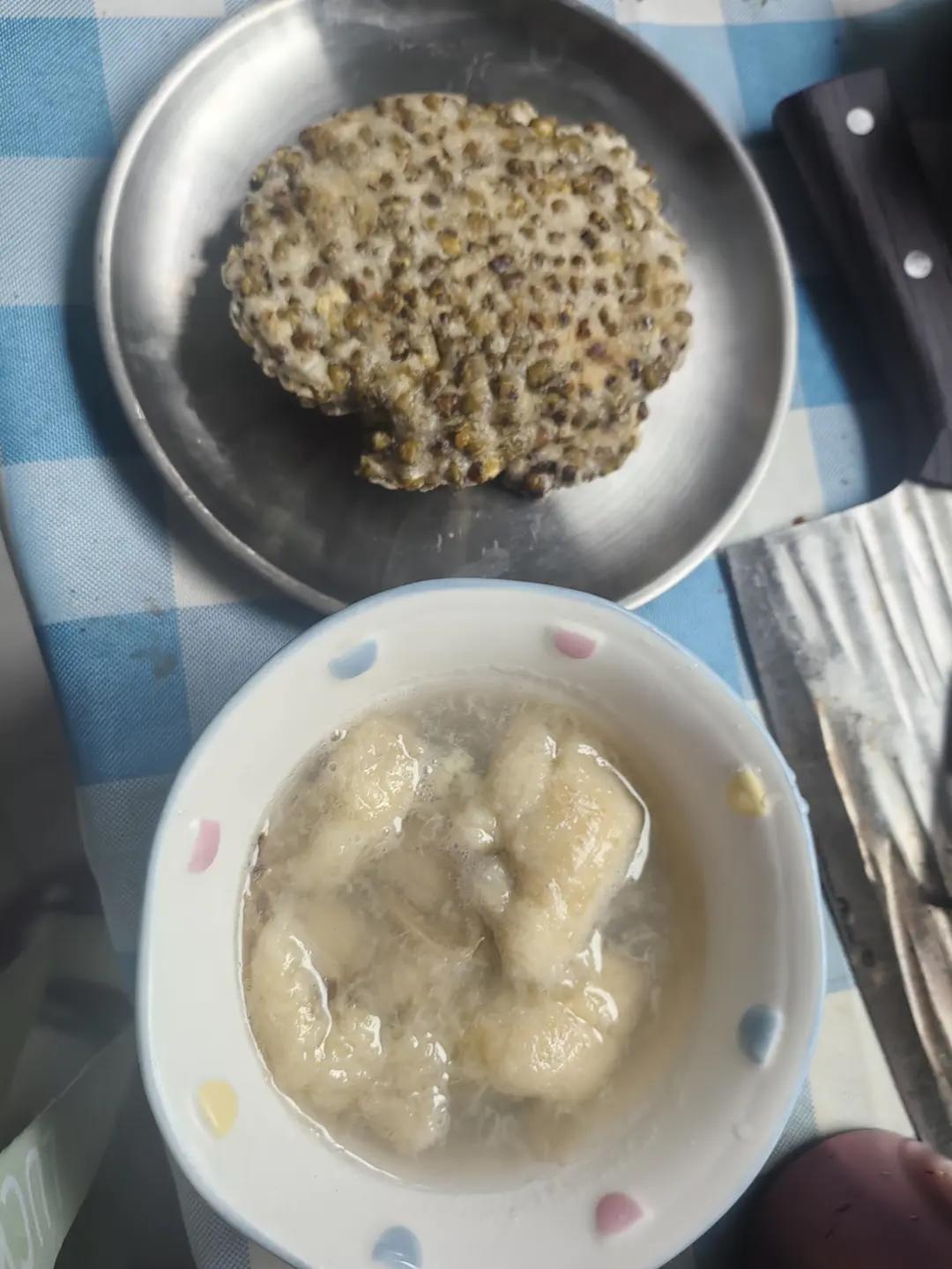 甜蜜蜜的香蕉汤～老人小孩都爱它～家里有吃不完的香蕉可以试试哟