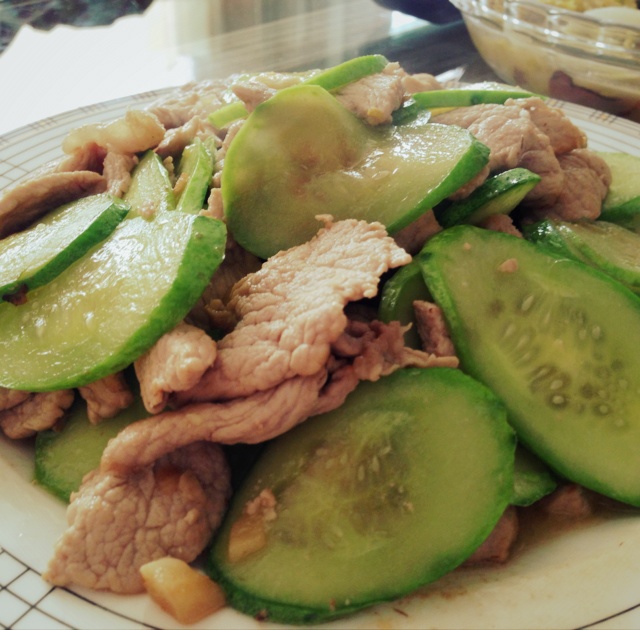 黄瓜炒肉片