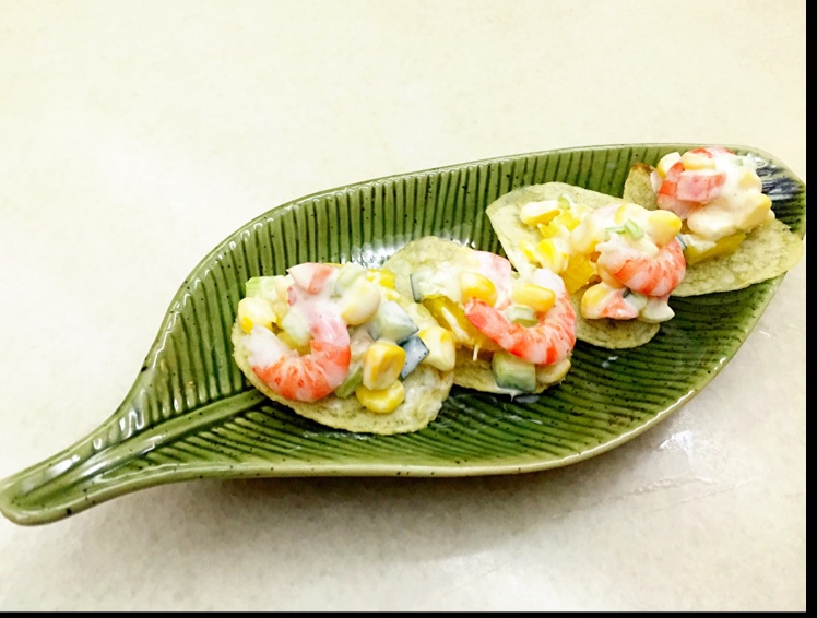 薯片虾仁沙拉