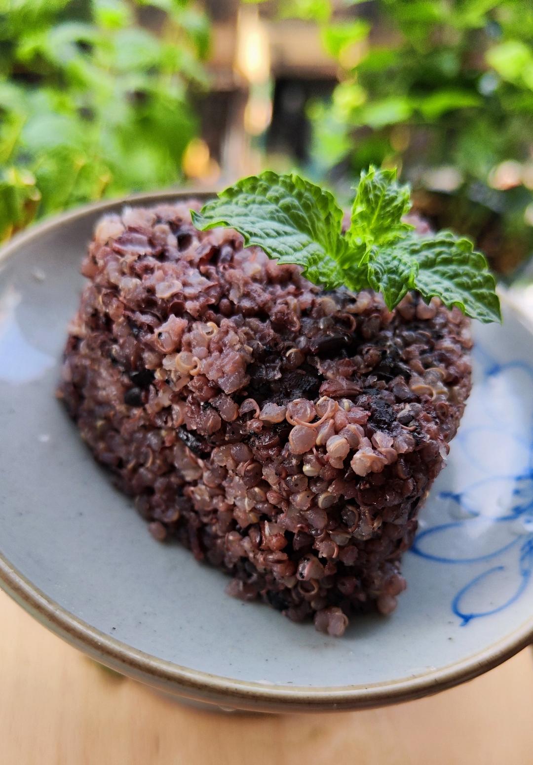 养颜养姨妈的玫瑰藜麦奶油蛋糕（素食无麸质）