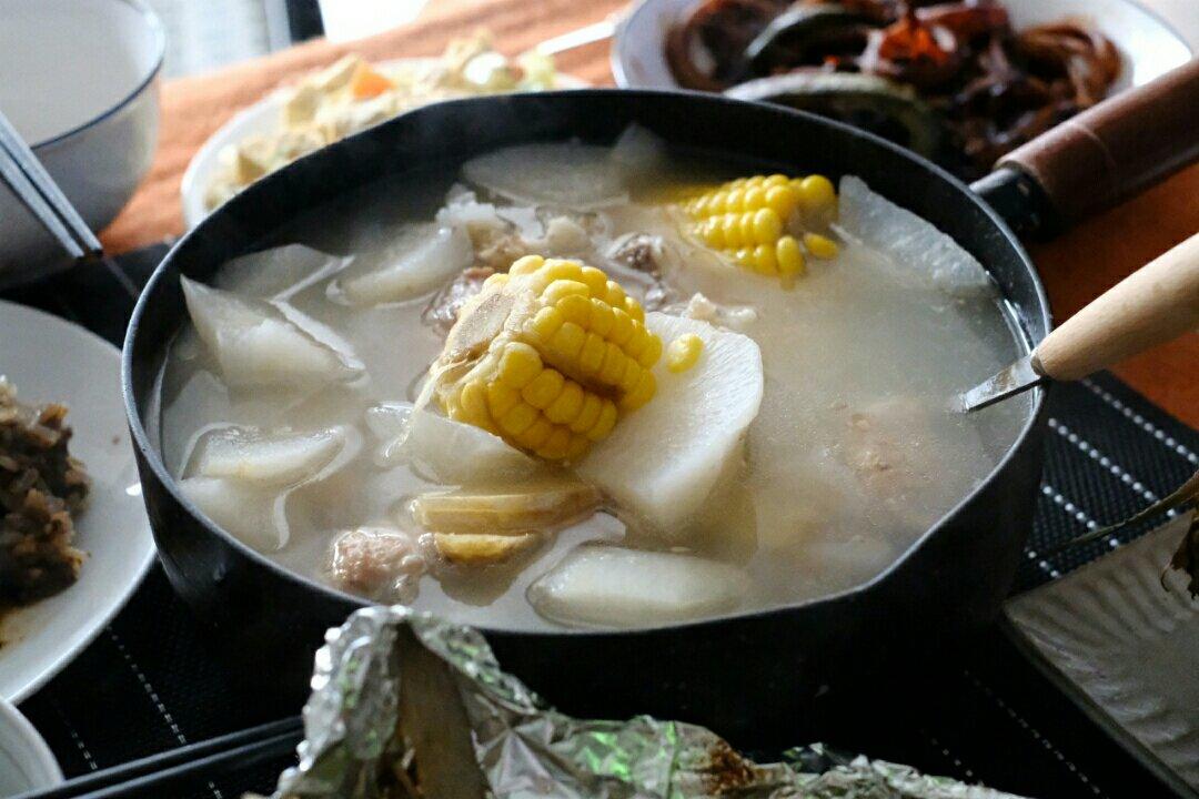 筒骨炖萝卜