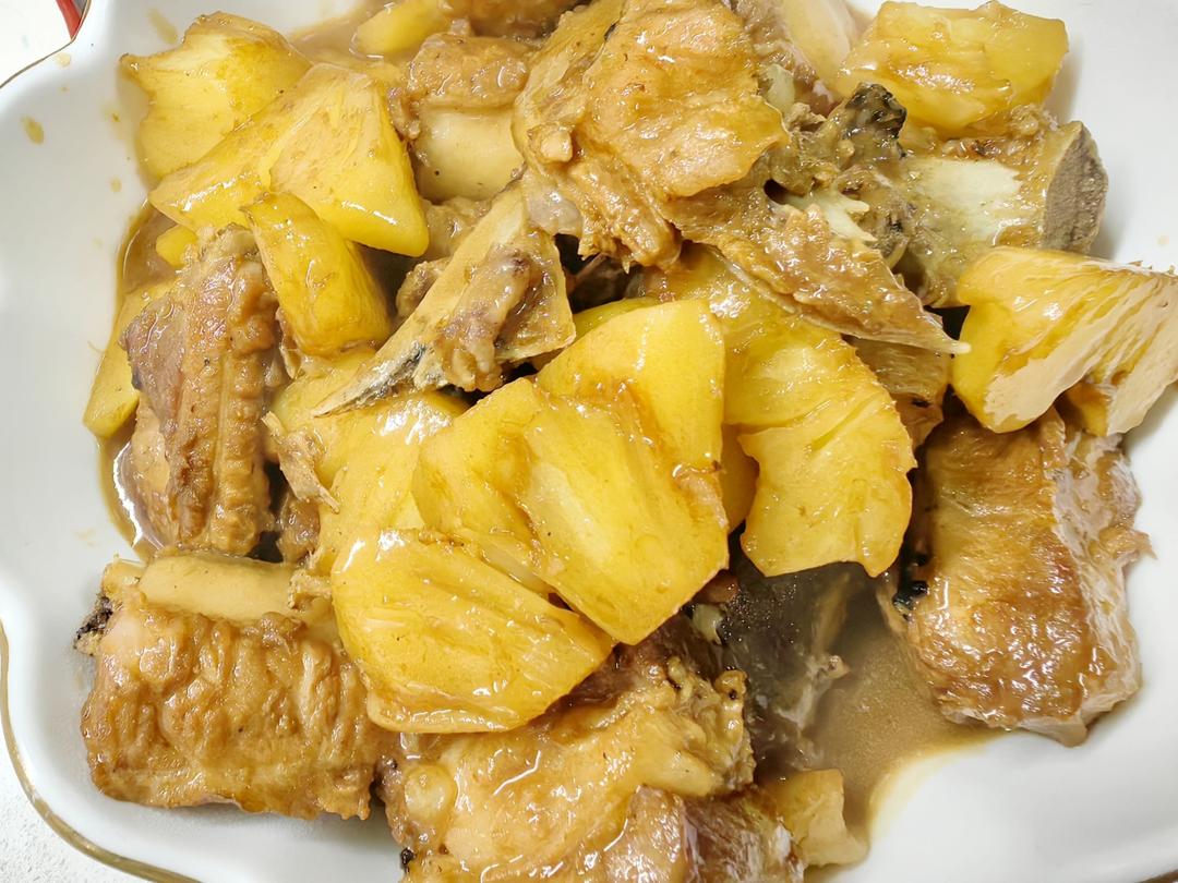 菠萝🍍➕排骨这样做真的巨巨巨好吃！酸酸甜甜的～