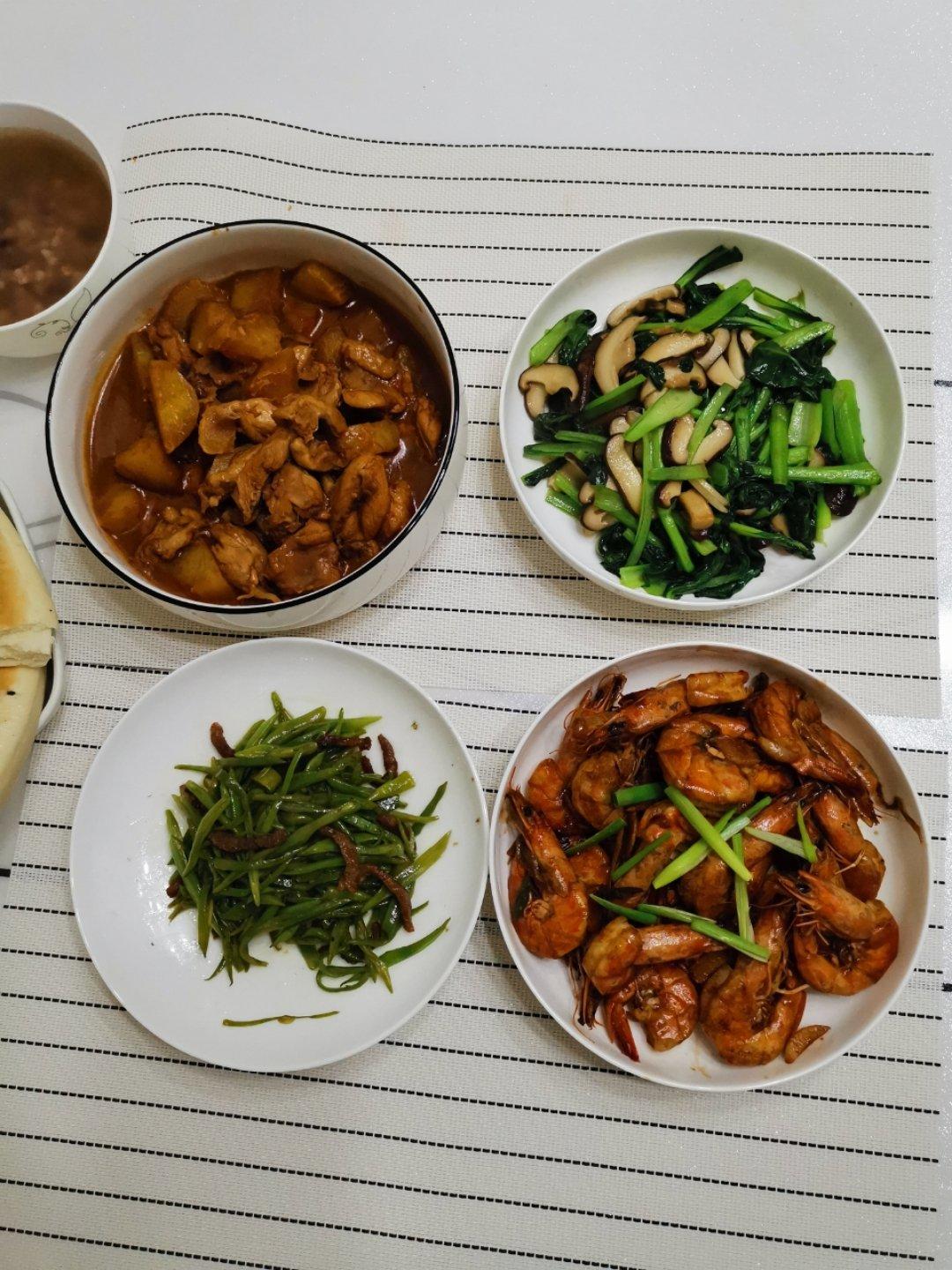 鸡腿炖土豆
