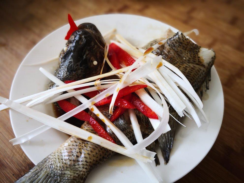 蒸鲈鱼