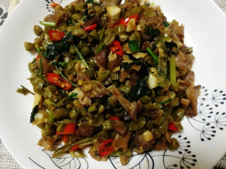 敲好吃巨下饭酸豆角辣椒炒鸭胗