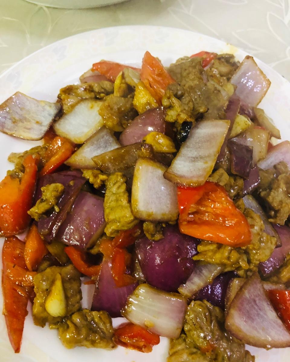 厨师长教你：“葱爆牛肉”的家常做法，葱香味浓郁先收藏起来
